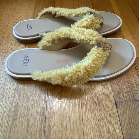 Ugg Alicia Mojave Yellow Sheepskin Flip Flops - Picture 4 of 8
